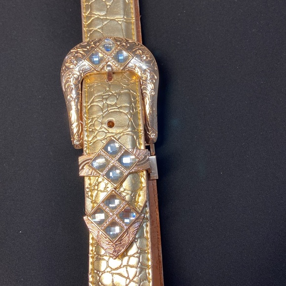 Custom Accessories - RRango Unisex Gold Tone 4 White Stones
Design Ostrich Custom Belt.